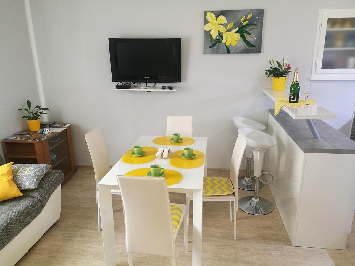 Apartment Cozy ชิเบนิก ภายนอก รูปภาพ